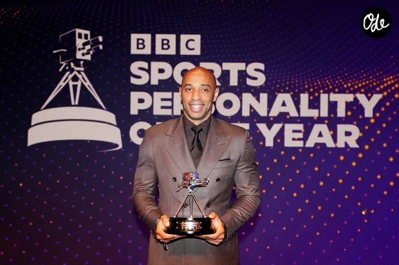 Le 29 août 2022, l'ancien attaquant de l'équipe de France a ainsi officialisé son arrivée au capital du club italien de Côme.

Thierry Henry jeudi 18 décembre 2025 au Royaume-Uni. Crédit photo : David Davies/PA Wire.