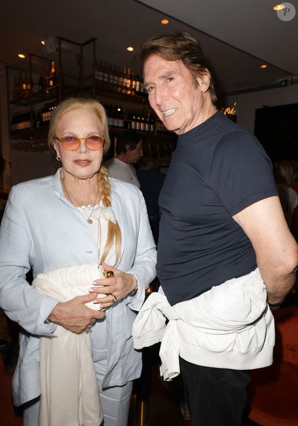 Exclusif - Sylvie Vartan et son mari Tony Scotti - Dédicace du livre de Jean Testanière "Messager de l'invisible" avec S.Vartan et V.Jannot chez Paillettes à Paris le 19 septembre 2024. © Coadic Guirec/Bestimage