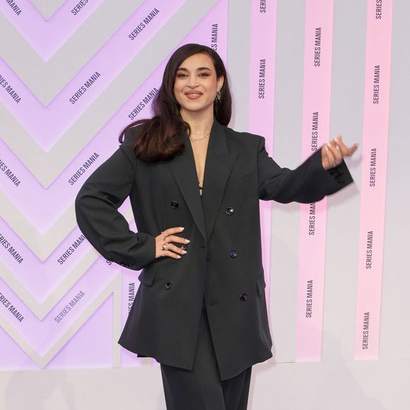 Camélia Jordana au photocall de la cérémonie de clôture du festival Series Mania à Lille le 28 mars 2025.
© Stéphane Vansteenkiste / Bestimage