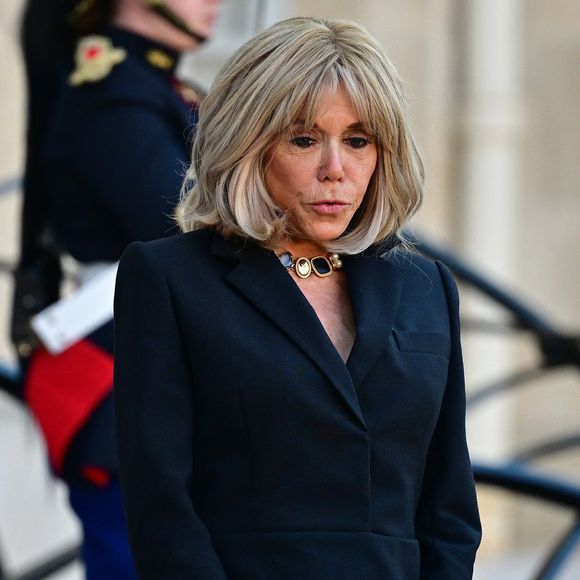 La famille Trogneux, déjà endeuillée par la perte d’autres proches, reste discrète et digne face à cette nouvelle disparition.

Info - Décès de Anne-Marie Trogneux, soeur de Brigitte Macron à l’âge de 93 ans - Le président de la République et sa femme la Première dame Brigitte Macron reçoivent le Chancelier de la République fédérale d’Allemagne, et sa femme pour un dîner au Palais présidentiel de l’Elysée, à Paris, France, le 30 avril 2025. © Christian Liewig/Bestimage