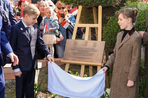 Le prince Jacques de Monaco, marquis des Baux, et la princesse Gabriella de Monaco, comtesse de Carladès, lors d'une visite à Matignon le 9 avril 2025. © Dominique Jacovides / Bestimage