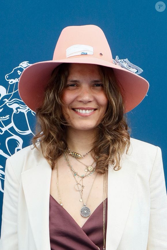Vanille Clerc (fille de Julien Clerc et de Virginie Coupérie-Eiffel) - People au prix de Diane à l'hippodrome de Chantilly, France, le 16 juin 2024. © Christophe Clovis / Bestimage