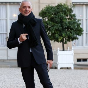 Et de raconter que la mère de son fils aîné a explosé de rire face à cette gaffe. 

L'humoriste et acteur, Gad Elmaleh arrive au palais de l'Élysée pour un dîner offert aux chefs d’état et de gouvernement par le président de la république dans le cadre du XIXe Sommet de la Francophonie à Paris, le 4 octobre 2024. © Stéphane Lemouton / Bestimage