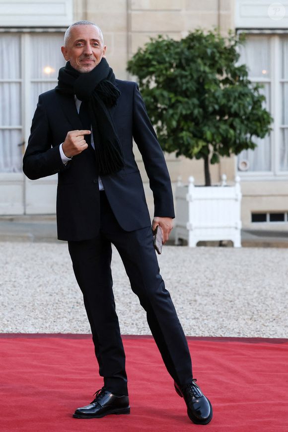 Et de raconter que la mère de son fils aîné a explosé de rire face à cette gaffe. 

L'humoriste et acteur, Gad Elmaleh arrive au palais de l'Élysée pour un dîner offert aux chefs d’état et de gouvernement par le président de la république dans le cadre du XIXe Sommet de la Francophonie à Paris, le 4 octobre 2024. © Stéphane Lemouton / Bestimage