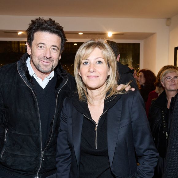 Exclusif -  Amanda Sthers et Patrick Bruel lors du vernissage de l'exposition de Amanda Sthers "Le lendemain, tout a changé" à la galerie "75 Faubourg" à Paris, le 1er décembre 2022. 

Photo : Cyril Moreau / Bestimage