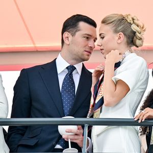 Jordan Bardella avec sa compagne la princesse Maria Carolina de Bourbon-Deux-Siciles en tribunes assistent au Formula 1 Louis Vuitton Grand Prix de Monaco 2026 le 7 juin 2026 à Monte-Carlo, Monaco. © Bruno Bebert/Bestimage