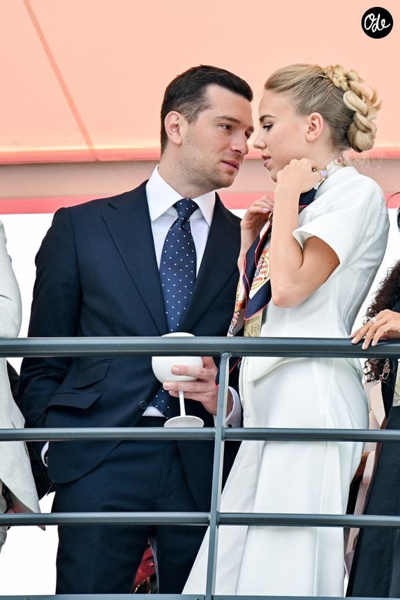 Jordan Bardella avec sa compagne la princesse Maria Carolina de Bourbon-Deux-Siciles en tribunes assistent au Formula 1 Louis Vuitton Grand Prix de Monaco 2026 le 7 juin 2026 à Monte-Carlo, Monaco. © Bruno Bebert/Bestimage
