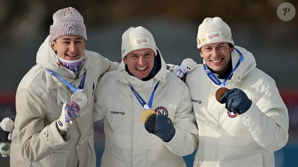 Alors qu'il venait de remporter une médaille de bronze sur le 20 kilomètres en biathlon

Le vainqueur Johan-Olav Botn (M, Norvège) célèbre les médailles lors de la cérémonie de remise des prix avec le Français Eric Perrot (à gauche) et la Norvégienne Sturla Holm Laegreid (à droite) après le biathlon, 20 km individuel, hommes, lors des Jeux Olympiques d'hiver Milan Cortina 2026 à Antholz, Italie, le 10 février 2026. Photo by Hendrik Schmidt/DPA/ABACAPRESS.COM