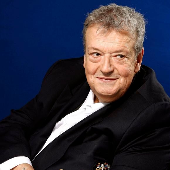 Guy Carlier pose pour notre photographe à Paris, France, en septembre 2009. Photo by VIM/ABACAPRESS.COM