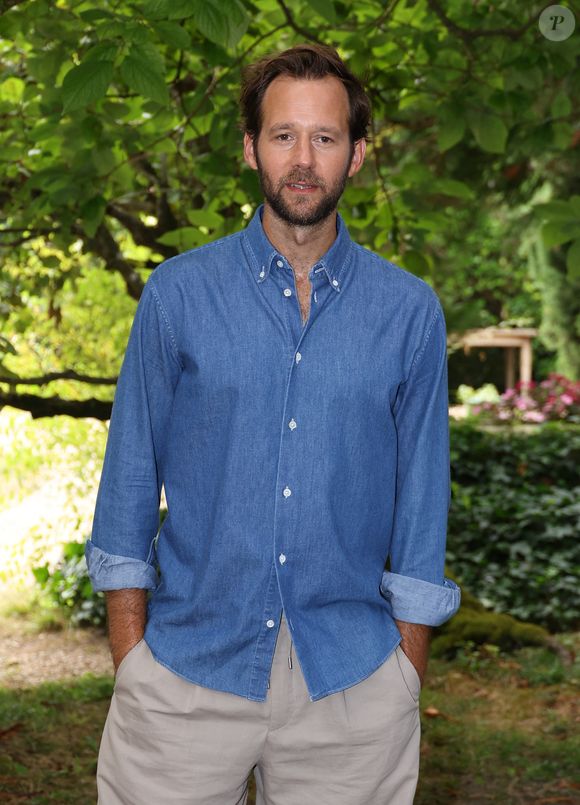 Benjamin Lavernhe au photocall du film "En Fanfare" lors de la 17ème édition du Festival du Film Francophone de Angoulême (FFA). Le 30 août 2024 © Coadic Guirec / Bestimage