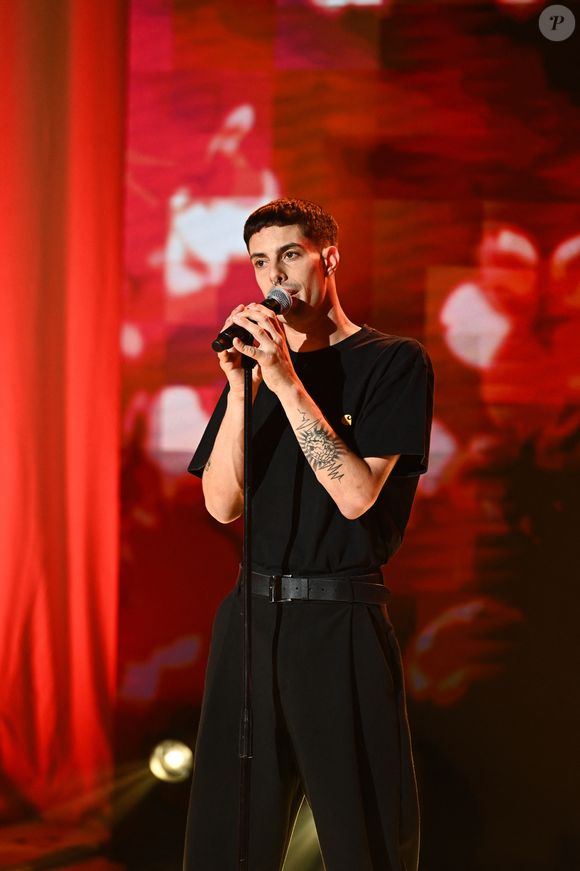 Il s'agit de Jean-Baptiste Seguin, finaliste de la saison 2024.

Exclusif - Jean-Baptiste Seguin - Enregistrement de l'émission Vivement dimanche au studio Rive Gauche, presentée par Michel Drucker . Diffusion sur France 3 le 14/09/2025.

© Guillaume Gaffiot / Bestimage