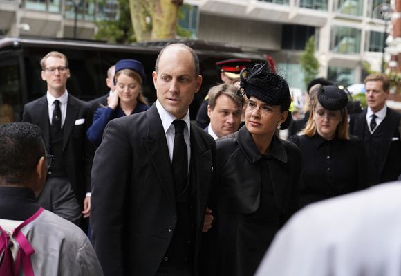 Lord et Lady Frederick Windsor arrivant à la messe de requiem pour la duchesse de Kent, à la cathédrale de Westminster, dans le centre de Londres. 16 septembre 2025. © PA Photo/ Bestimage