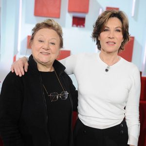 Clemence Massart et Mathilde Seigner - Enregistrement de l'émission Vivement dimanche au studio Rive gauche, présentée par Michel Drucker . Diffusion sur France 3 le 22 février 2026 © Guillaume Gaffiot/Bestimage