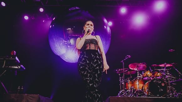 "J'ai besoin de guérir" : Cette célèbre chanteuse de 37 ans obligée d'annoncer une mauvaise nouvelle, le public français concerné