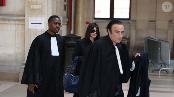 Isabelle Adjani arrive pour la tenue de son procès en appel (chambre 2-13) pour fraude fiscale, au Palais de Justice de Paris, le 27 février 2026.
© Julien Sarkissian/Bestimage