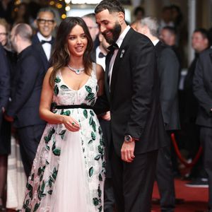 Mariage - Karim Benzema et Lyna Khoudri se sont mariés en Corse  - Karim Benzema et sa compagne Lyna Khoudri lors de la montée des marches du film « 13 jours 13 nuits » lors du 78ème Festival International du Film de Cannes. Le 23 mai 2025 
© Jacovides-Moreau / Bestimage