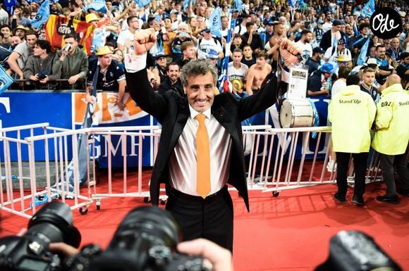 Joie des joueurs de Montpellier en fin de match avec leurs supporters - Mohed Altrad ( president Montpellier ) - - Finale du Top 14 de rugby entre Montpellier et Castres (29-10) au Stade de France à Saint-Denis le 24 juin 2022.