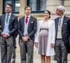 Plusieurs familles royales ont été conviées. 

Le prince Félix de Luxembourg, la princesse Claire, le prince Louis de Luxembourg (également prince de Galles), la princesse Alexandra de Luxembourg, Nicolas Bagory et le prince Sébastien de Luxembourg arrivent à la Chambre des députés pour la cérémonie de prestation de serment du grand-duc Guillaume, dans le cadre des festivités marquant le changement de souverain au Luxembourg. Luxembourg, 3 octobre 2025 (Première journée des célébrations). Photo : Dana Press / Bestimage