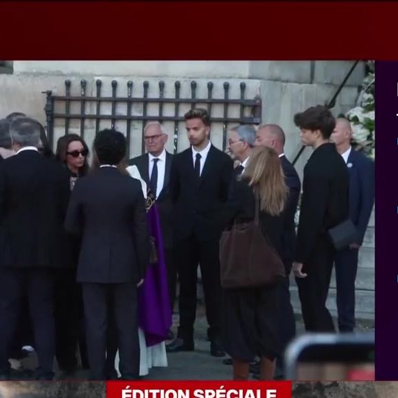 Laura Smet présente pour saluer une dernière fois sa mère Nathalie Baye.