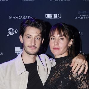 Exclusif - Pierre Niney et sa femme Natasha Andrews - After party du film Mascarade au club privé NO.PI à Paris le 20 octobre 2022. © Rachid Bellak / Bestimage