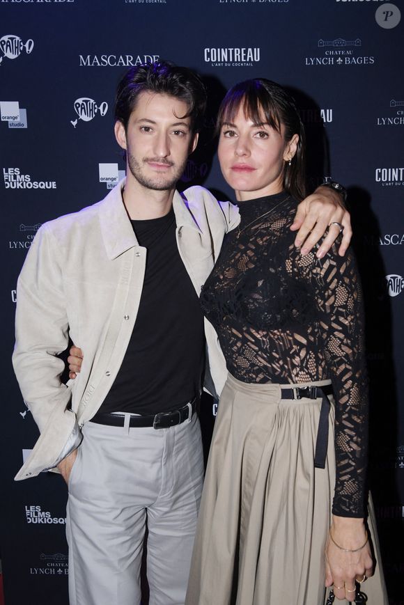 Exclusif - Pierre Niney et sa femme Natasha Andrews - After party du film Mascarade au club privé NO.PI à Paris le 20 octobre 2022. © Rachid Bellak / Bestimage