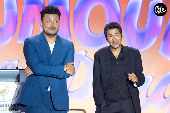 Kev Adams, Jamel Debbouze durant l'enregistrement de la seconde soirée de "L'humour à la plage" pour la 3eme édition du festival de Juan les Pins à la pinède Gould le 27 juin 2026. © Jack Tribeca/Bestimage