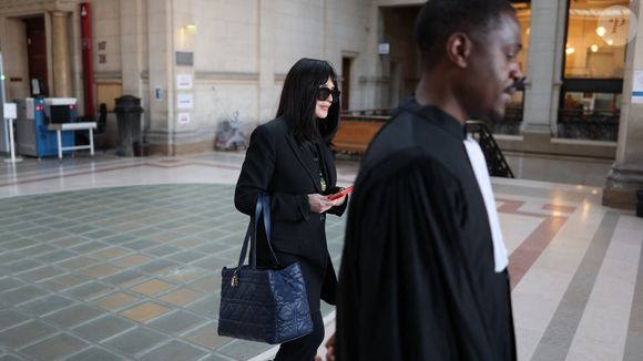 Isabelle Adjani arrive pour la tenue de son procès en appel (chambre 2-13) pour fraude fiscale, au Palais de Justice de Paris, le 27 février 2026.
© Julien Sarkissian/Bestimage