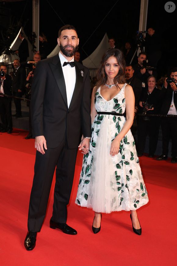 Karim Benzema et sa compagne Lyna Khoudri lors de la montée des marches du film « 13 jours 13 nuits » lors du 78ème Festival International du Film de Cannes. Le 23 mai 2025 
© Jacovides-Moreau / Bestimage