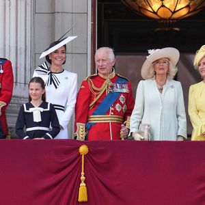 et s'entend très bien avec William, Kate et leurs trois enfants qu'elle adore

Le prince George, le prince Louis, la princesse Charlotte, le prince William, prince de Galles, Catherine Kate Middleton, princesse de Galles, le roi Charles III d'Angleterre, la reine consort Camilla, Sophie, duchesse d'Edimbourg et le prince Edward, duc d'Edimbourg - Les membres de la famille royale britannique au balcon du Palais de Buckingham lors de la parade militaire "Trooping the Colour" à Londres le 15 juin 2024 Julien Burton / Bestimage

© Julien Burton / Bestimage