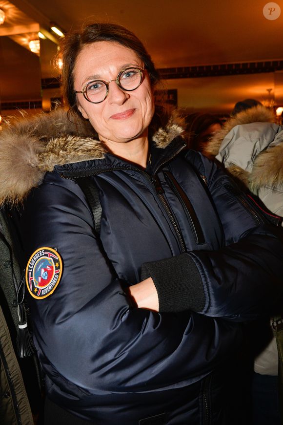"C'est pas une question de volonté, c'est une maladie chronique, et vous savez, même si aujourd'hui vous avez l'impression que je suis normale, je suis obèse, et pour toujours (...) Il y a 30 ans, je faisais 60 kg de plus, c'est-à-dire 130", a-t-elle également révélé. 

Exclusif - Sonia Dubois - Spectacle exceptionnel "Comic-Art" avec Christelle Chollet et Richard Orlinski au théâtre du Palais Royal à Paris le 14 novembre 2016. © Coadic Guirec/Bestimage