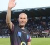 Des associations écologistes s'insurgent également contre la destruction de parcelles agricoles et l'artificialisation des sols.

Zinédine Zidane (entraîneur du Real Madrid) lors du "Match des légendes" (match caritatif mi-foot, mi-rugby) au profit de l'association de P.Olmeta, "Un sourire, un espoir pour la vie", qui vient en aide aux enfants malades, au stade Chaban Delmas, Bordeaux, France, le 27 Mai 2019. © Patrick Bernard/Bestimage