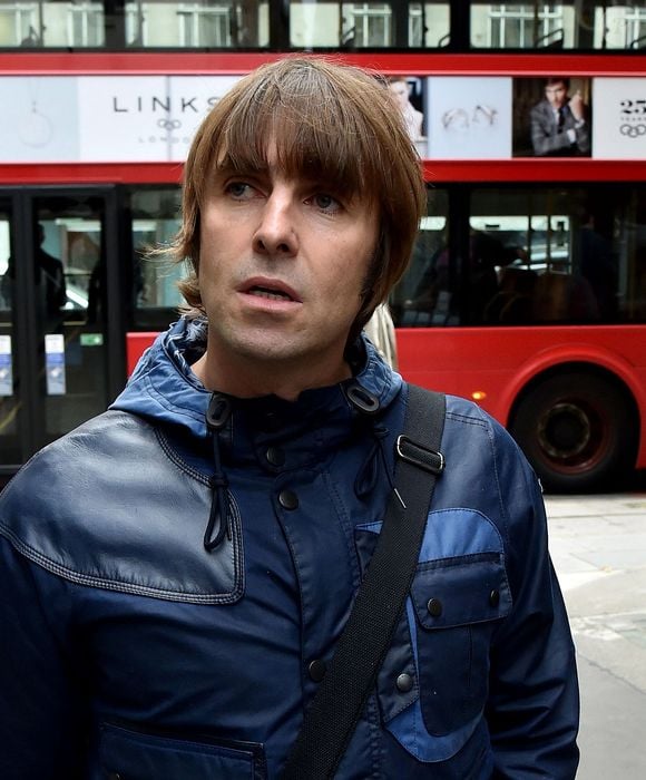 Et voilà qu'elle se mettra en couple avec Liam Gallagher, l'ennemi juré de Robbie Williams. 
Liam Gallagher se rend au tribunal à Londres le 16 Septembre 2015. La rock star est impliquée dans un litige d'argent avec son ex-femme Nicole Appleton.
©AGENCE / BESTIMAGE