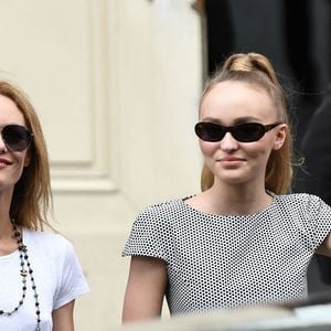 Vanessa Paradis et Lily Rose Depp quittent le défilé Chanel à Paris, en France, le 3 juillet 2018, deux jours après son mariage. Photo by ABACAPRESS.COM