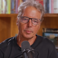 Dan Buettner, expert en longévité : "Les personnes qui vivent le plus longtemps ne se forcent pas à faire du sport, elles vivent dans ce type de région"