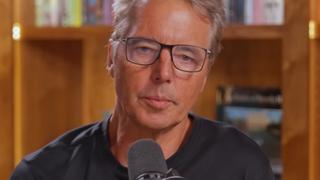 Dan Buettner, expert en longévité : "Les personnes qui vivent le plus longtemps ne se forcent pas à faire du sport, elles vivent dans ce type de région"