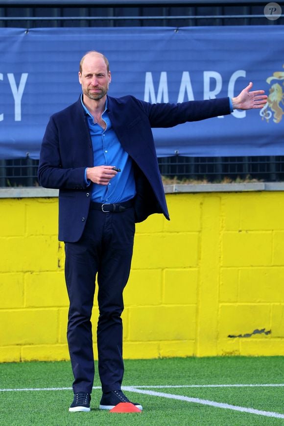 Le prince William, prince de Galles, lors d'une visite officielle à un cours de formation d'arbitres de la FA au Sporting Khalsa FC à l'Aspray Arena Willenhall West Midlands ALPHA AGENCY / BESTIMAGE