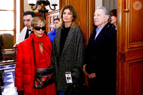 Dans quelques jours, celle-ci cessera d'être émise suite à la décision de l'Arcom.

Exclusif - Jordan De Luxe , Isabelle Morini-Bosc, Caroline Ithurbide, Danielle Moreau et William Leymergie - Plusieurs personnalités de C8 sont venues devant le Conseil d’État pour soutenir les chaînes de la TNT C8 et NRJ 12 pour l'audience de la dernière chance, à Paris, France, le 14 janvier 2025. © Jack Tribeca/Bestimage