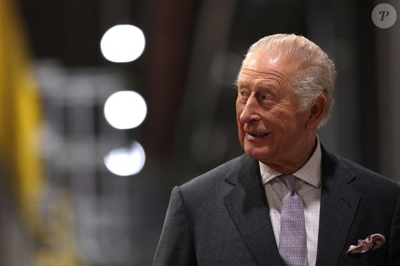 Le roi Charles III d'Angleterre, inaugure le dépôt du métro à Taff's Well, le jour de son 77ème anniversaire, le 14 novembre 2025. Photo par PA Photo/ Bestimage