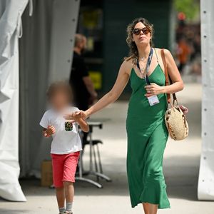 Exclusif - Prix Spécial - No Web - Vanille Clerc et son fils Léon à l’espace VIP au Longines Paris Eiffel Jumping au pied de la Tour Eiffel sur le Champ-de-Mars à Paris, France, le 21 juin 2025. © Perusseau-Veeren/Bestimage