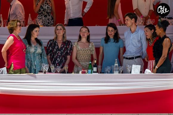 Mélanie-Antoinette de Massy (2e à gauche), la princesse Caroline de Monaco (3e à gauche), la princesse Alexandra de Hanovre (au centre), Charlotte de Monaco et Ben-Sylvester Strautmann lors du Longines Jumping International de Monte-Carlo à Monaco, le 5 juillet 2025. Photo de Laurent Coust/ABACAPRESS.COM