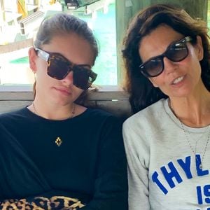 Thylane Blondeau et sa mère Véronika Loubry pendant leurs vacances en famille pour fêter les 18 ans de Thylane sur l'île de Staniel Cay, aux Bahamas, le 5 avril 2019.

© AGENCE / BESTIMAGE