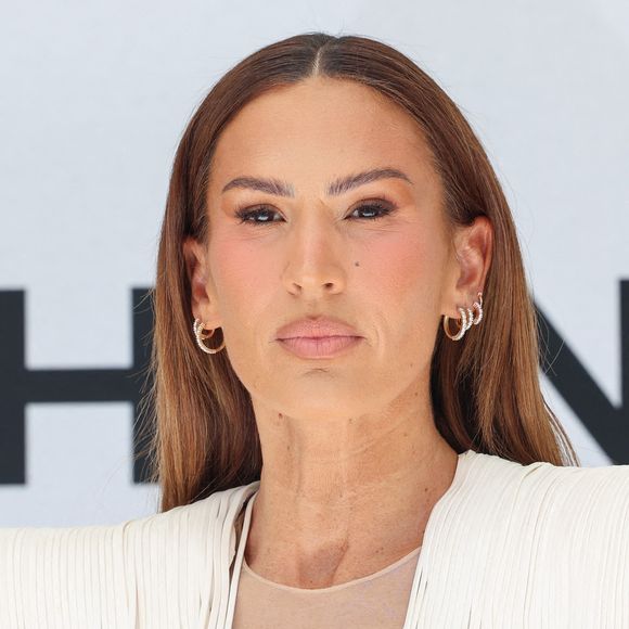 Vitaa lors de la Fashion Week de Paris (PFW) au théâtre des Champs-Élysées, le 8 juillet 2025. 
Photo : Sébastien Fremont / Bestimage