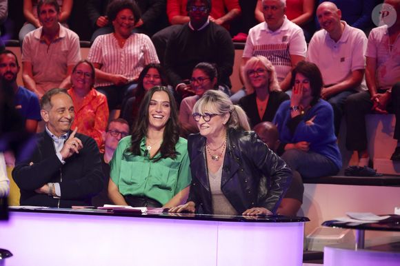 L'acolyte de Laurent Ruquier a répondu aux questions des chroniqueurs en direct.

Laurent Fontaine, Shana Loustau, Christine Bravo, sur le plateau de "TBT9" présenté par Cyril Hanouna, et diffusé en direct sur W9, Paris, France, le 16 octobre 2025. 

© Jack Tribeca / Bestimage