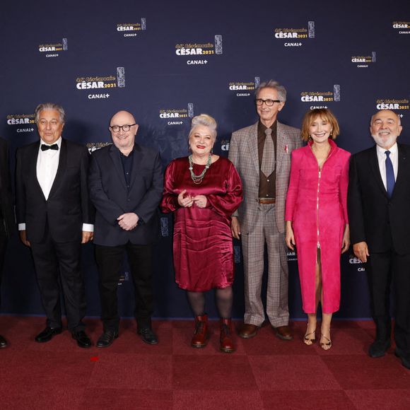 Christian Clavier, Michel Blanc, Josiane Balasko, Thierry Lhermitte, Marie-Anne Chazel, Gérard Jugnot et Bruno Moynot lors de la 46e cérémonie des César du cinéma à L'Olympia, le 12 mars 2021.

Photo : Thomas Samson / Pool / Abaca