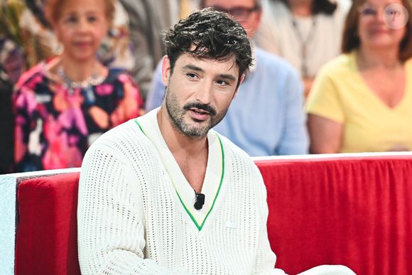 Jérémy Frérot annonce la fin d'une aventure

Exclusif - Jérémy Frérot - Enregistrement de l'émission "Vivement dimanche" au studio Gabriel, présentée par M.Drucker, et diffusée sur France 3.
© Guillaume Gaffiot / Bestimage