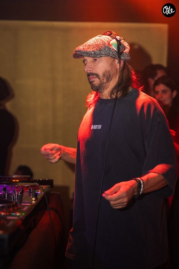 Bob Sinclar aux platines lors de la soirée B-BOY ISH au Pavillon Tilsitt à Paris, le 10 décembre 2025. © Florian Lavielle / Bestimage
