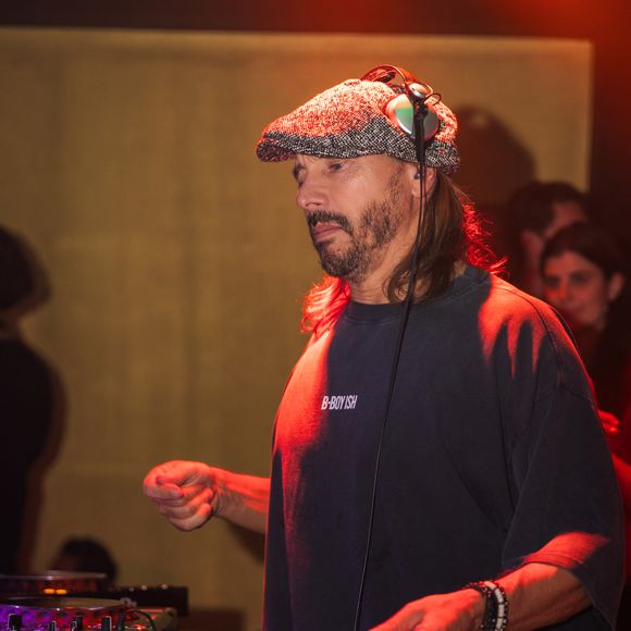 Bob Sinclar aux platines lors de la soirée B-BOY ISH au Pavillon Tilsitt à Paris, le 10 décembre 2025. © Florian Lavielle / Bestimage