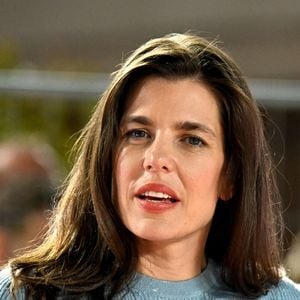 Une passion "un peu étrange", comme elle le reconnait. Au cours de cet entretien, elle a indiqué préférer les manucures nudes unies et aimer les tonalités beiges, rouges ou corail. Des couleurs sûres et passe-partout.

La princesse Caroline de Hanovre, sa fille Charlotte Casiraghi, son fils, né de son union avec Gad Elmaleh, Raphael, la princesse Alexandra de Hanovre, son fiancé Ben-Sylvester Strautmann, Melanie de Massy et Diane Fissore, la présidente du jumping et de la Fédération monégasque d’équitation, ont assisté à la 2eme journée du Jumping International de Monte-Carlo, le 4 juillet 2024. © Bruno Bebert/Bestimage