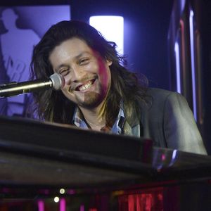 Lulu Gainsbourg à la soirée pour les 80 ans du parfum "Pour Un Homme" de Caron au Théâtre du Renard à Paris, le 9 octobre 2014.

Photo : Coadic Guirac