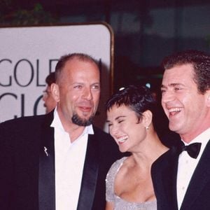 Bruce Willis, Demi Moore et Mel Gibson aux Golden Globes. 1990s Photo by Alamy/ABACAPRESS.COM